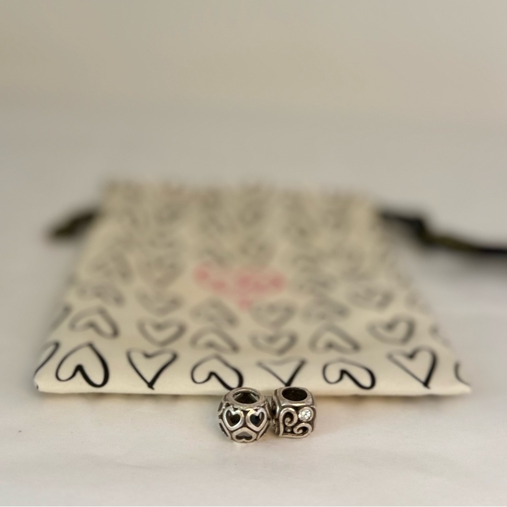 🌸Brighton heart beads set. Pouch included.
